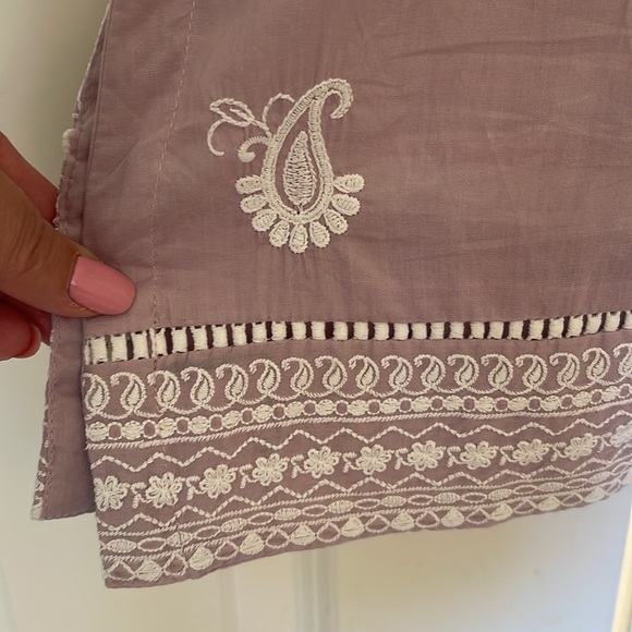 Image Pakistani Indian kurta mauve color with full white embroidery. - Picture 8 of 8